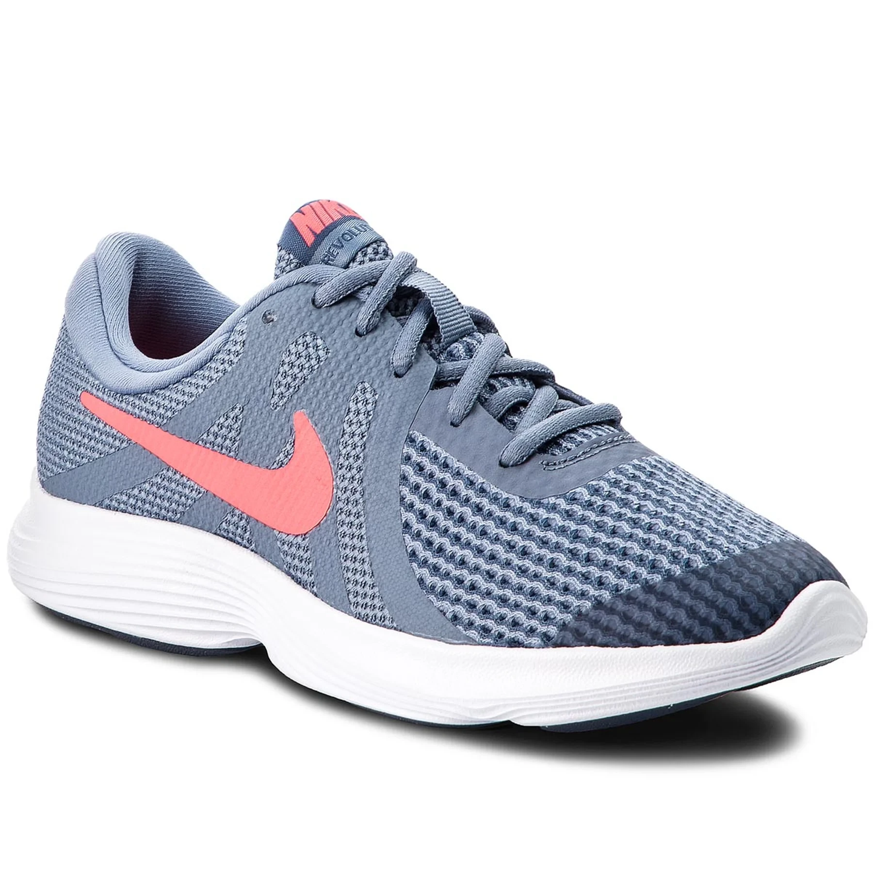 NIKE Revolution 4